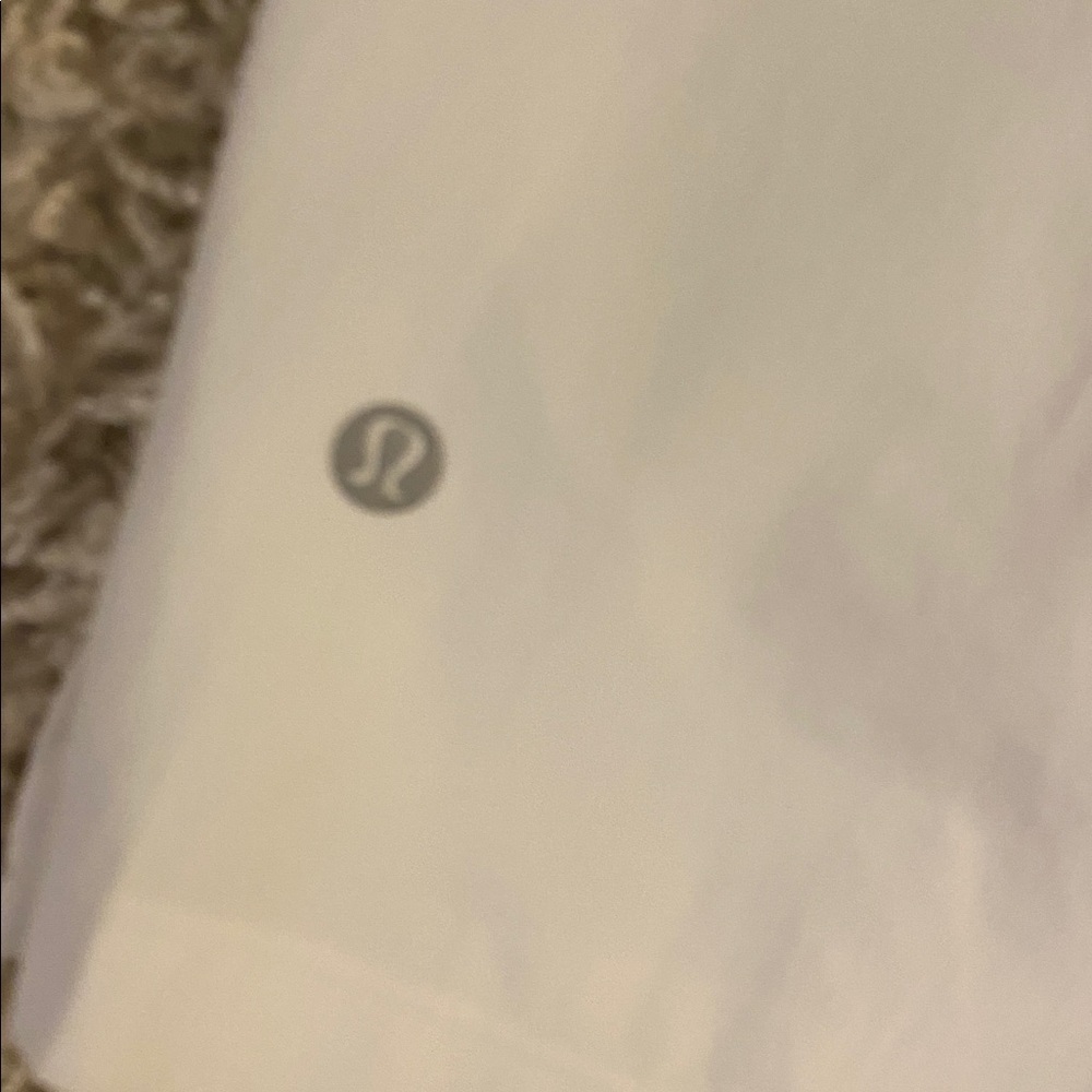 Lululemon Athletica White Shorts size SP - Picture 4 of 4